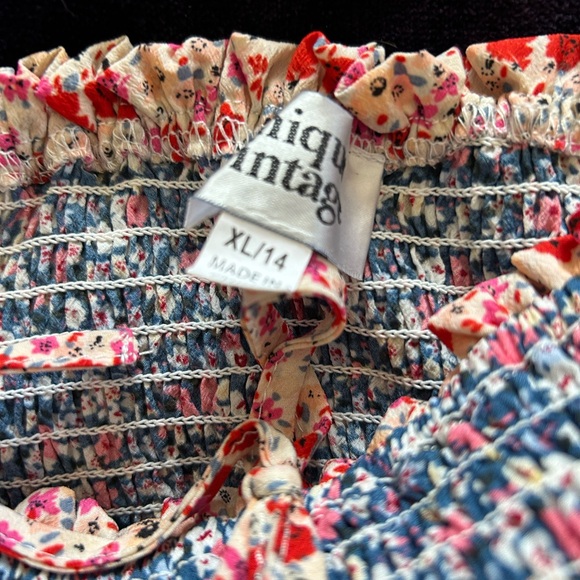 Unique Vintage cropped top size XL - Picture 2 of 2